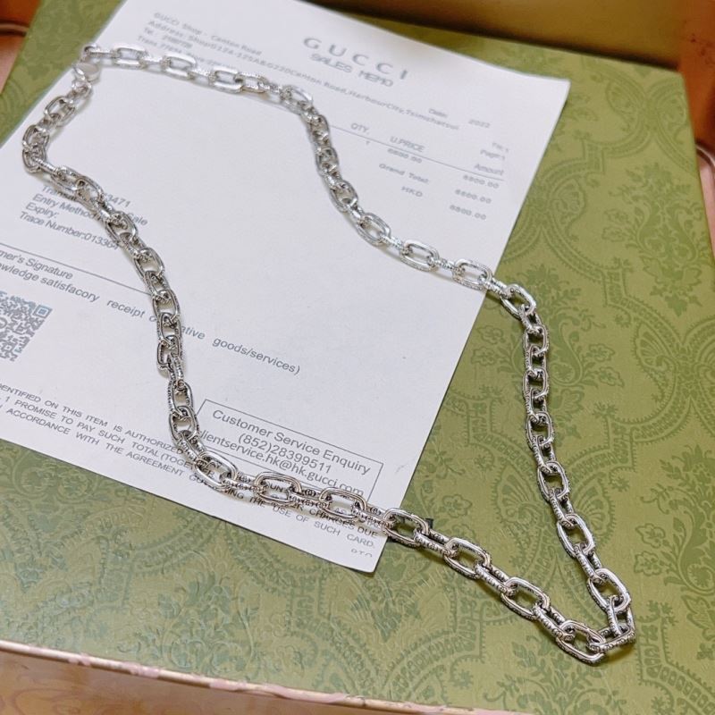 G*u*i necklaces